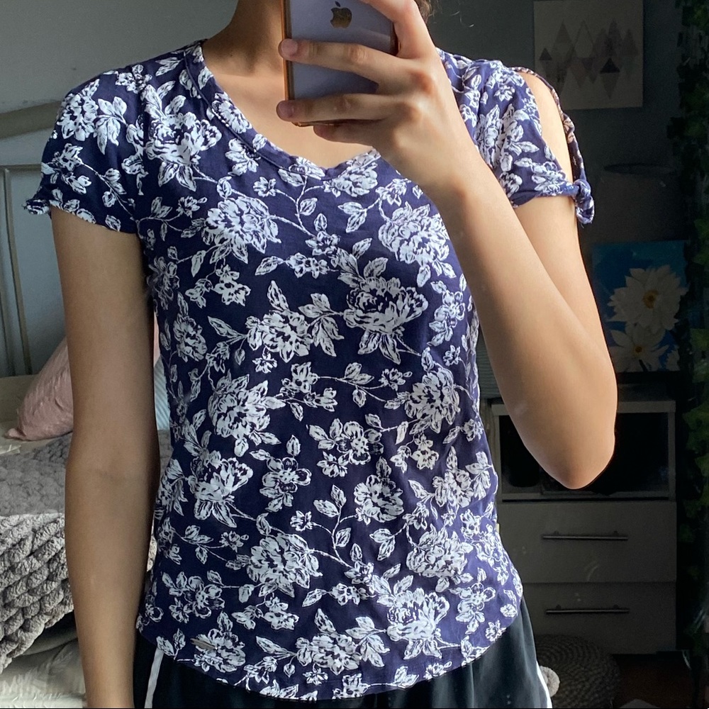 US POLO ASSN. navy blue top with white roses